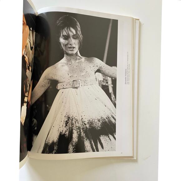 Radical Fashion Photo Collection Comme des Garcons Margiela Yohji Yamamoto - Picture 4 of 8